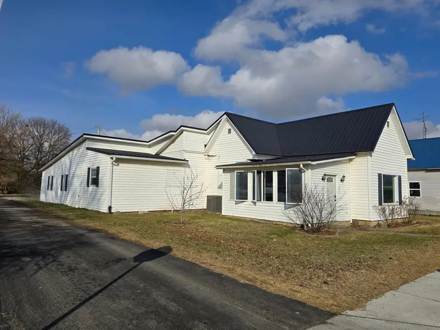 211 E Wapakoneta Street, Waynesfield, OH 45896 - #3