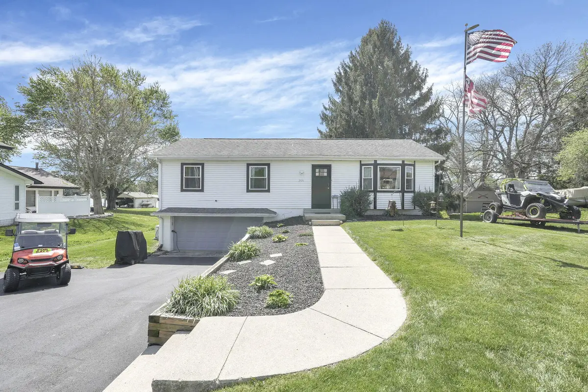 2571 W Choctaw Drive, London, OH 43140 - #1