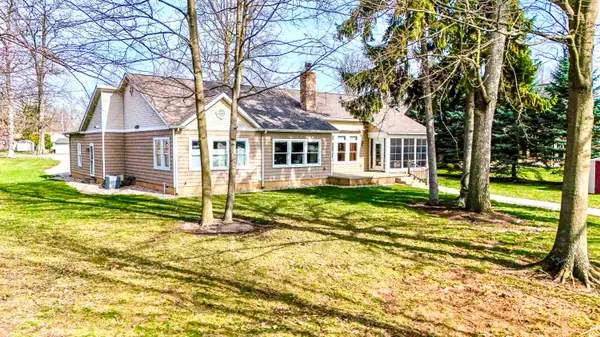 9668 E Lakeshore Drive, Huntsville, OH 43324