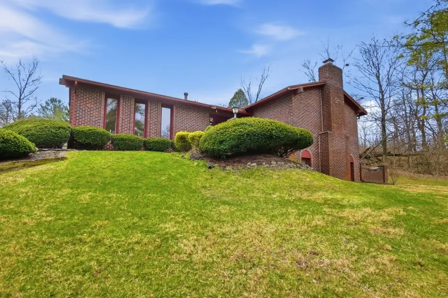 3831 Crescent Hill Road, Springfield, OH 45502 - #2