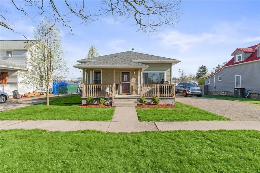 526 W Chillicothe Avenue, Bellefontaine, OH 43311 - #2