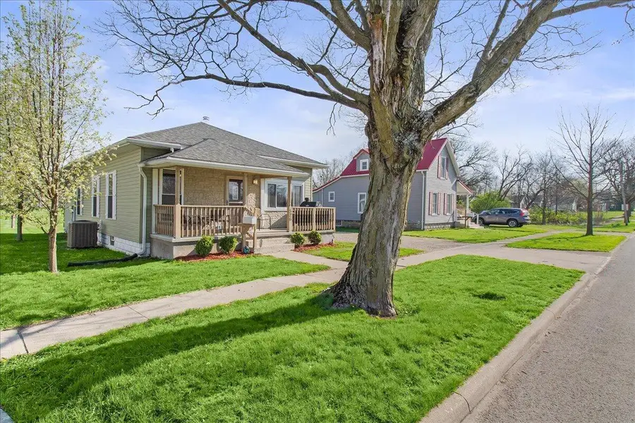 526 W Chillicothe Avenue, Bellefontaine, OH 43311 - #3