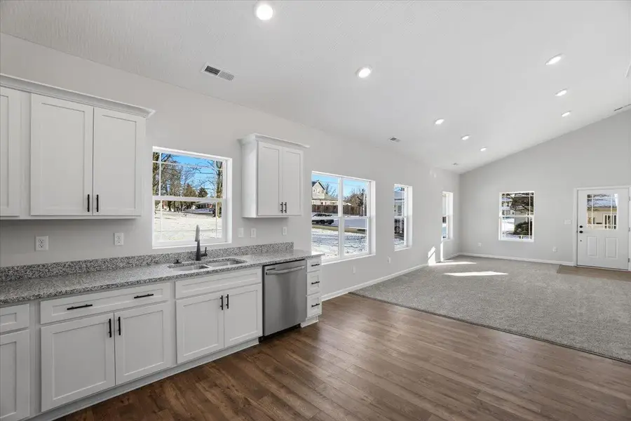 517 E Chillicothe Avenue, Bellefontaine, OH 43311 - #3