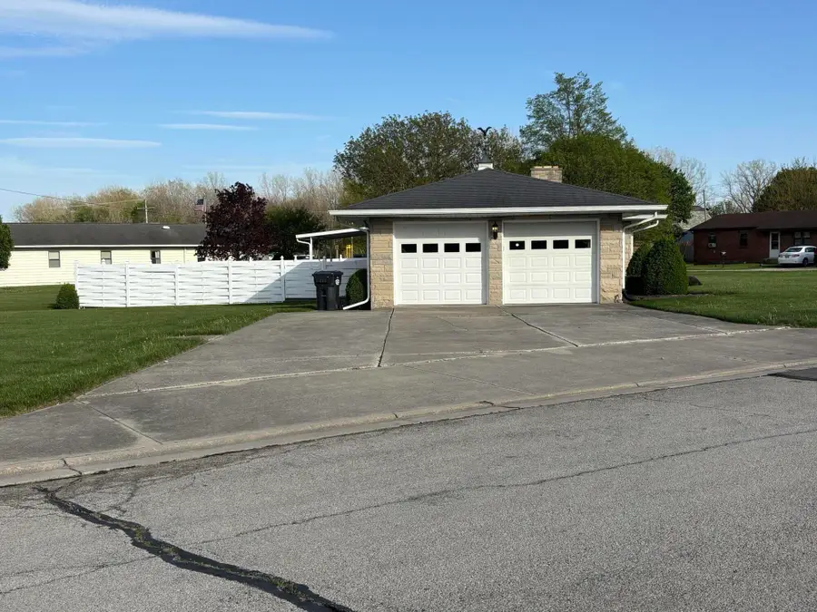 911 E Central Street, Union City, OH 45390 - #3