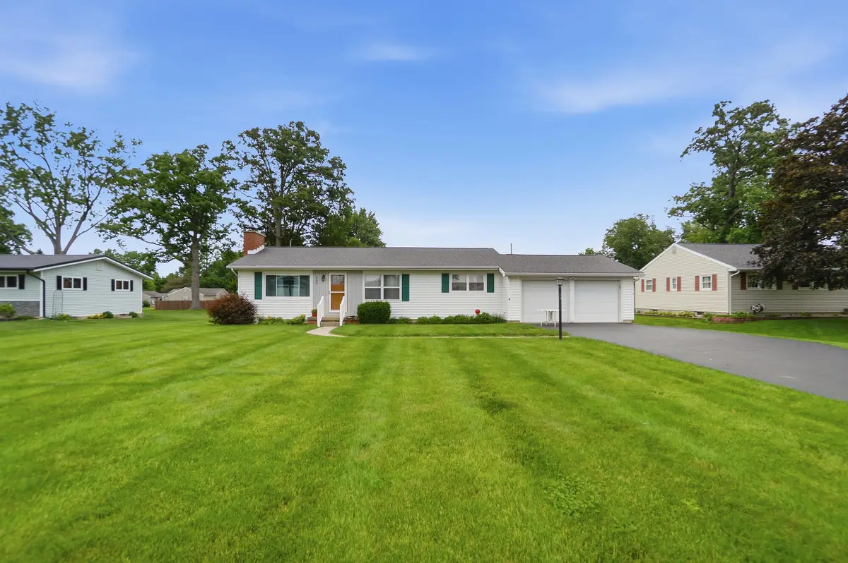 402 Woodlawn Drive, Wapakoneta, OH 45895 - #1