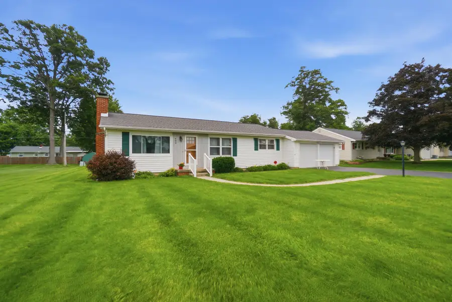 402 Woodlawn Drive, Wapakoneta, OH 45895 - #3