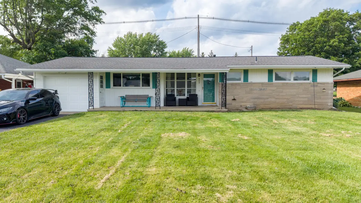 804 N Circle Drive, Wapakoneta, OH 45895 - #1