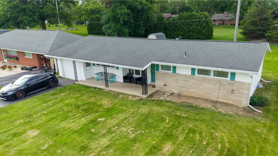 804 N Circle Drive, Wapakoneta, OH 45895 - #3