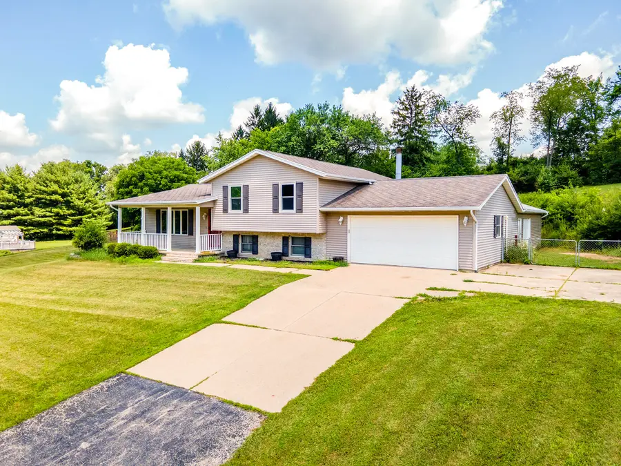 746 Spring Falls Avenue, Springfield, OH 45502 - #2