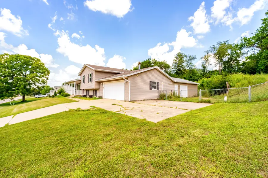 746 Spring Falls Avenue, Springfield, OH 45502 - #3