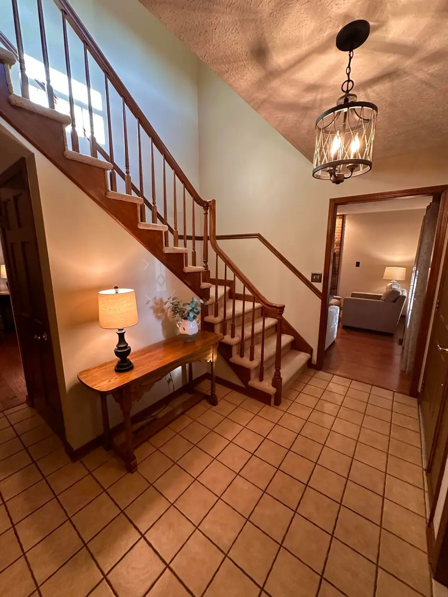 605 Oakwood Drive, Bellefontaine, OH 43311 - #2