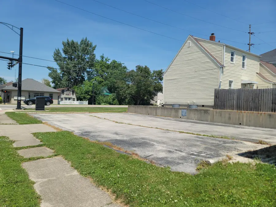 130 W Logan Street, Celina, OH 45822 - #2