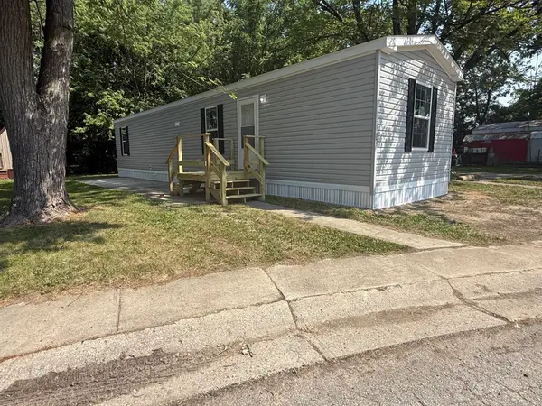 200 N Knoxville Avenue #16, Saint Marys, OH 45885