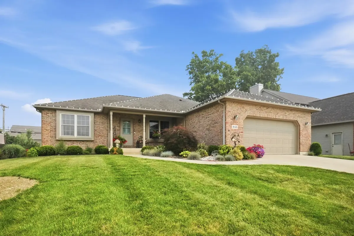 945 Oak Hill Court, Troy, OH 45373 - #1