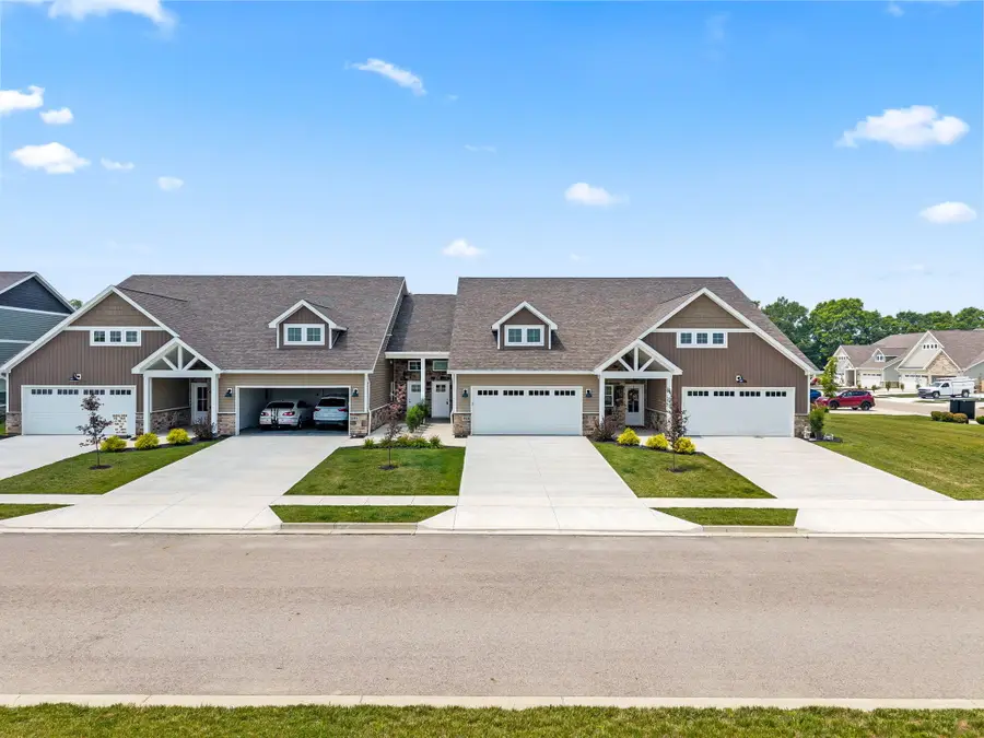 819 Brookwood Circle, Tipp City, OH 45371 - #2
