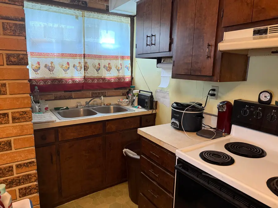 404 E Auburn Avenue, Bellefontaine, OH 43311 - #2