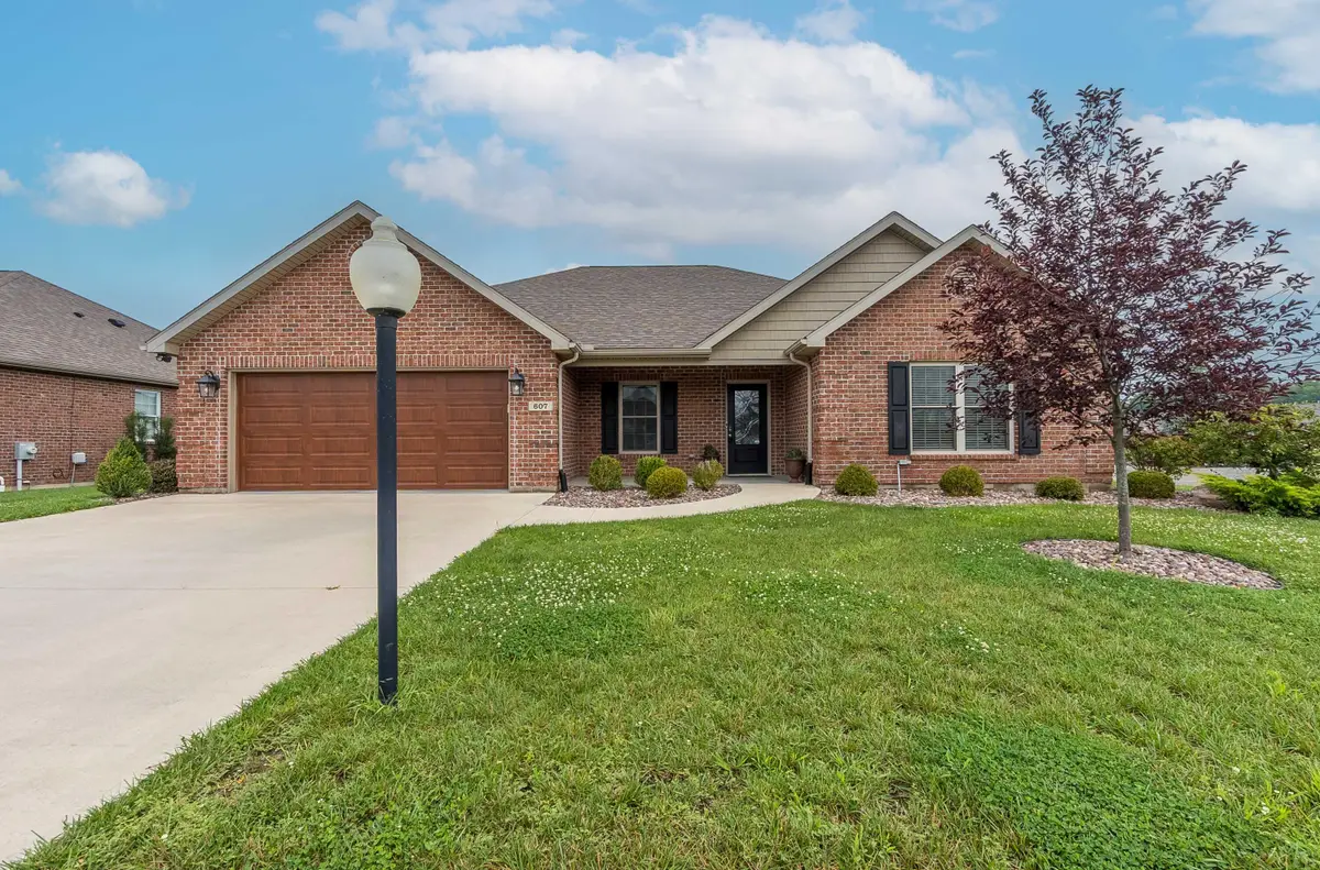 607 W Bentley Circle, Troy, OH 45373 - #1