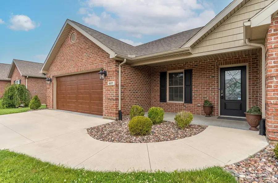 607 W Bentley Circle, Troy, OH 45373 - #3