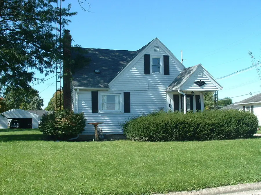109 S Rauthland Avenue, Wapakoneta, OH 45895 - #2