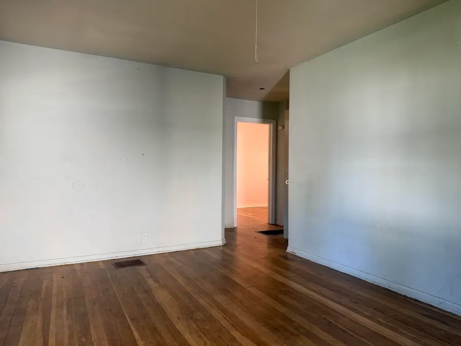 907 E Rose Street, Springfield, OH 45505 - #3