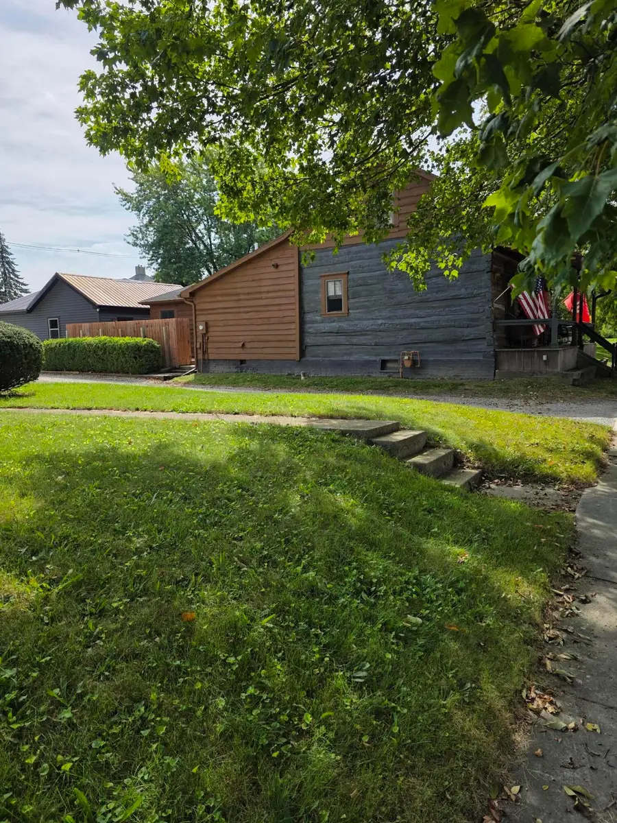 408 S Blackhoof Street, Wapakoneta, OH 45895 - #3