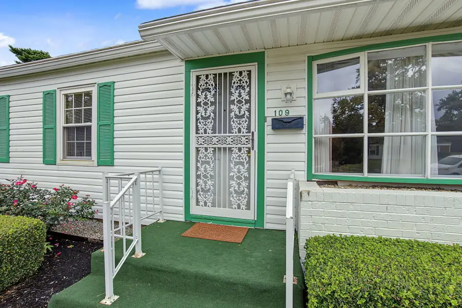 109 Delcourt Drive, Springfield, OH 45506 - #2