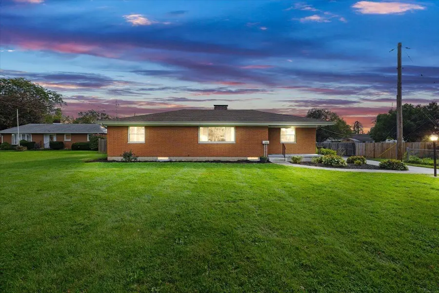606 W Lake Avenue, New Carlisle, OH 45344 - #2