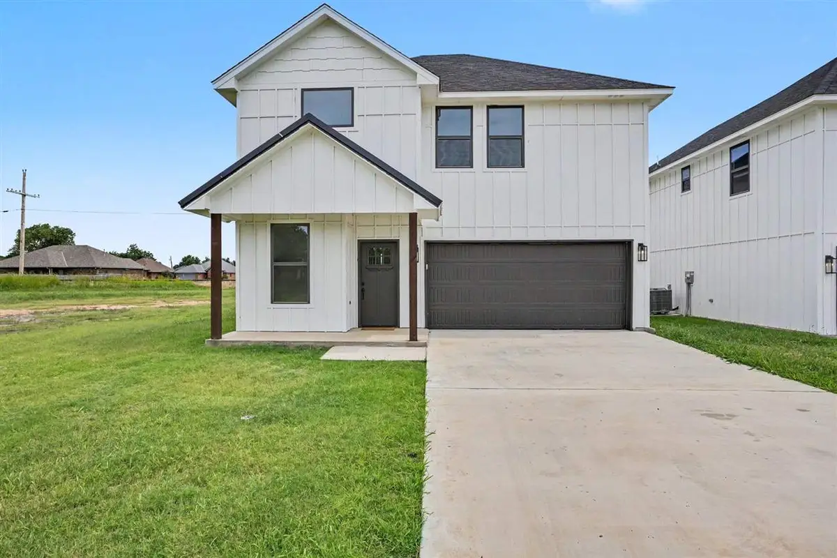 318 6th St, Elgin, OK 73538 - #1