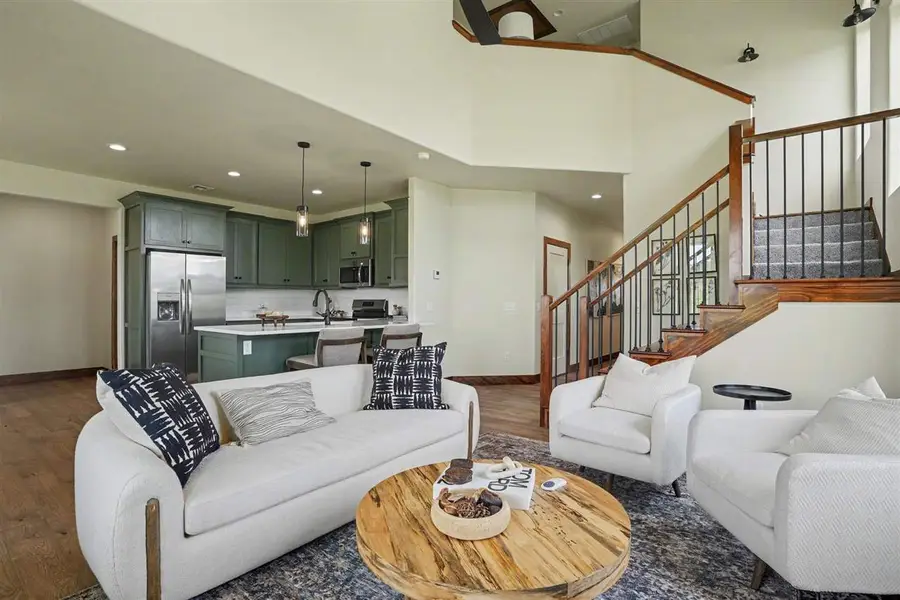 318 6th St, Elgin, OK 73538 - #2