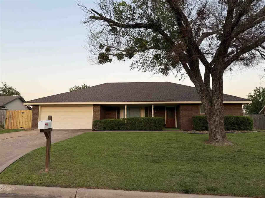14 SE Camelot Dr., Lawton, OK 73501 - #2