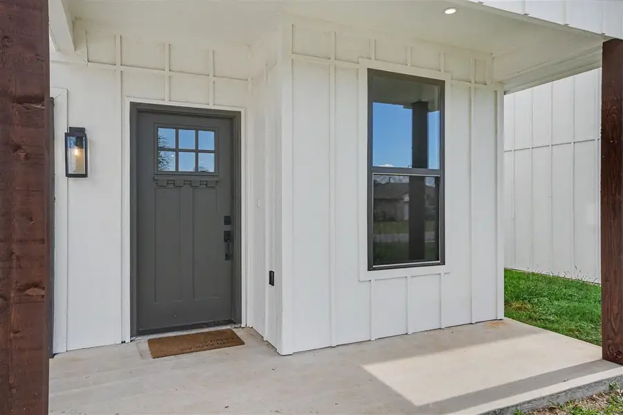 314 6th St, Elgin, OK 73538 - #2