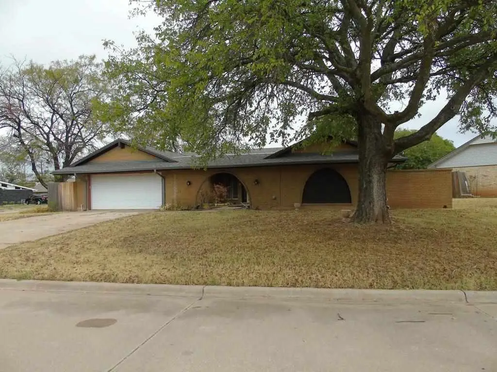 3802 SE Berkshire Ct, Lawton, OK 73501 - #1