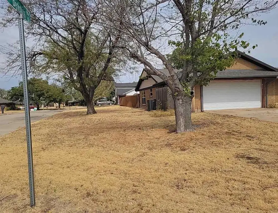 3802 SE Berkshire Ct, Lawton, OK 73501 - #3