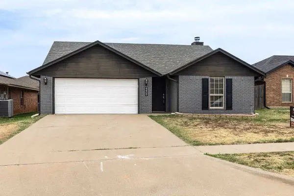 4409 SW Hickory Ln, Lawton, OK 73505