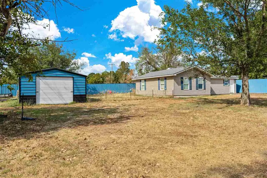146 NE Pine Ave, Elgin, OK 73538 - #2