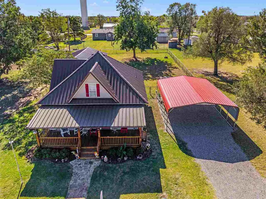 704 6th St, Elgin, OK 73538 - #2