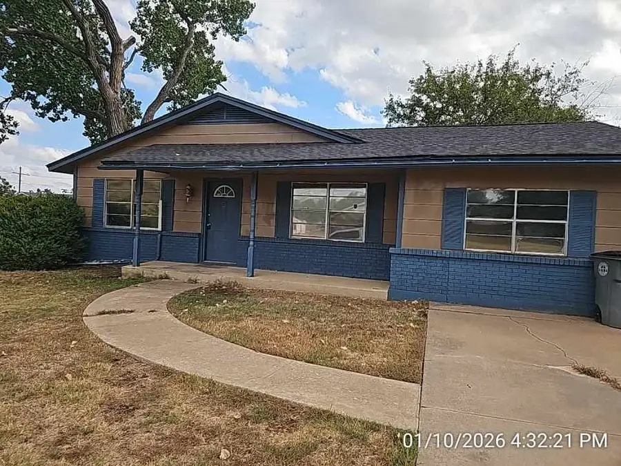 517 NE Angus St, Lawton, OK 73507 - #2