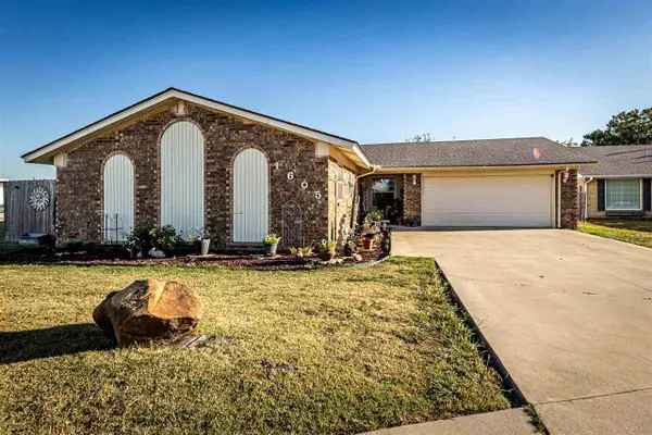 1605 NW 72nd St, Lawton, OK 73505