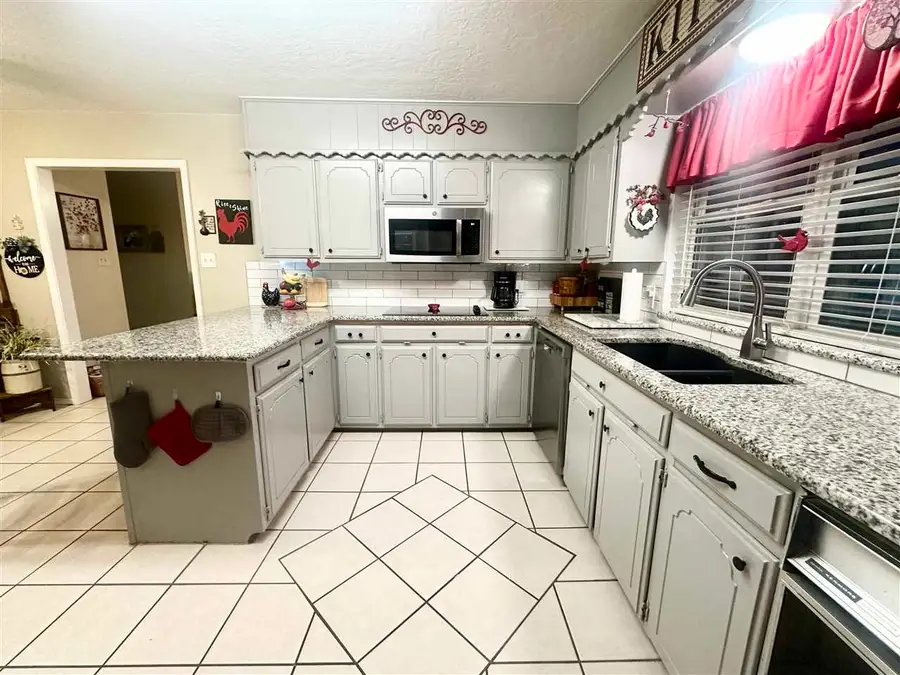 1605 NW 72nd St, Lawton, OK 73505 - #3