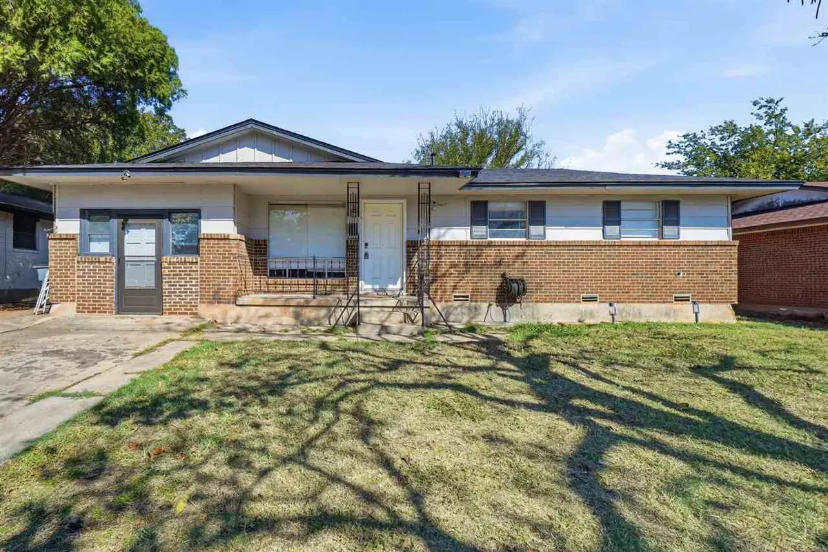 627 SW Arbuckle Ave, Lawton, OK 73501 - #1