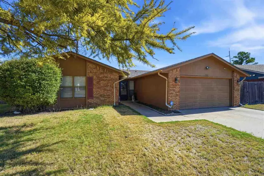 803 NW 68th St, Lawton, OK 73505 - #2