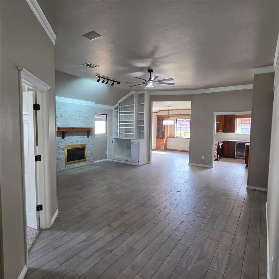 636 NW Waterford, Lawton, OK 73505 - #3