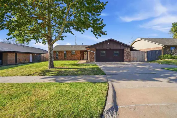 5320 NW Rotherwood Dr, Lawton, OK 73505
