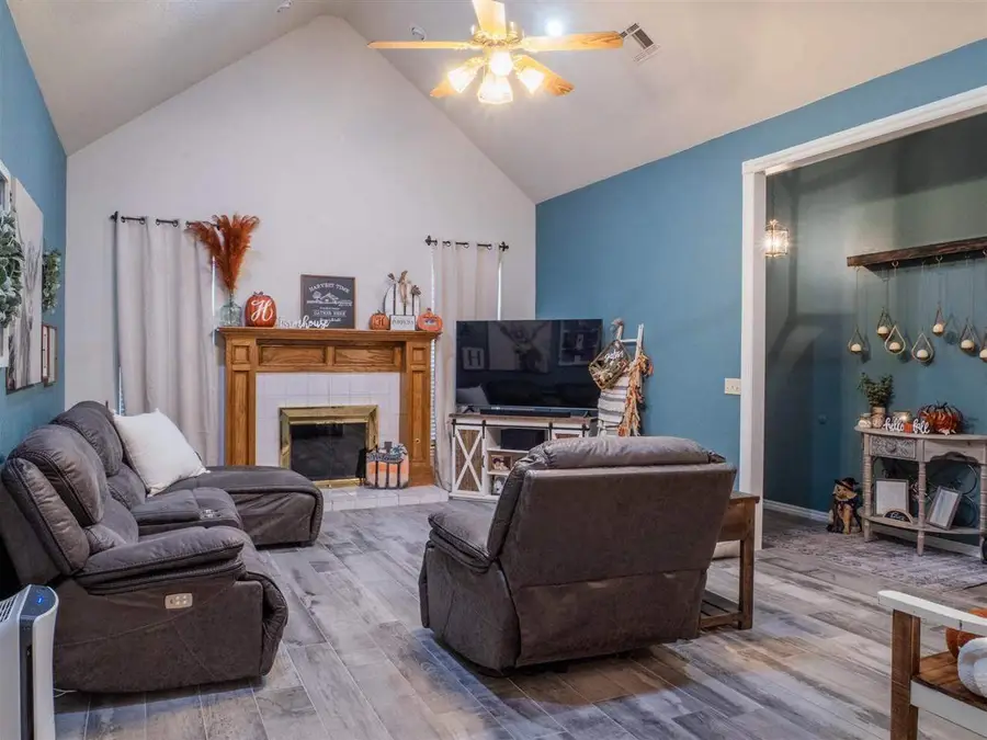 7202 NW Maple Dr, Lawton, OK 73505 - #2