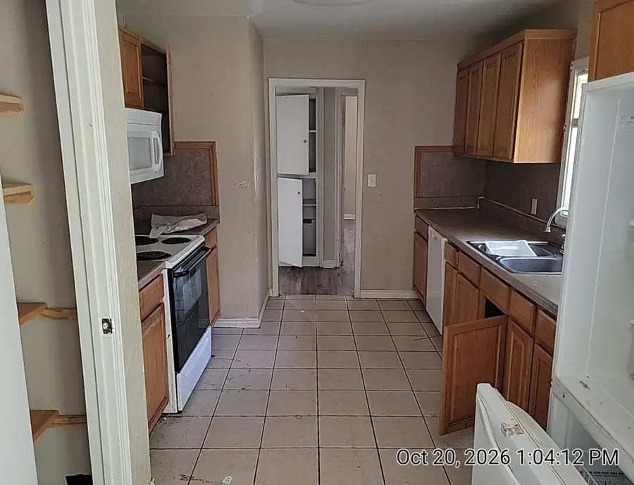 734 NW 32nd St, Lawton, OK 73505 - #3