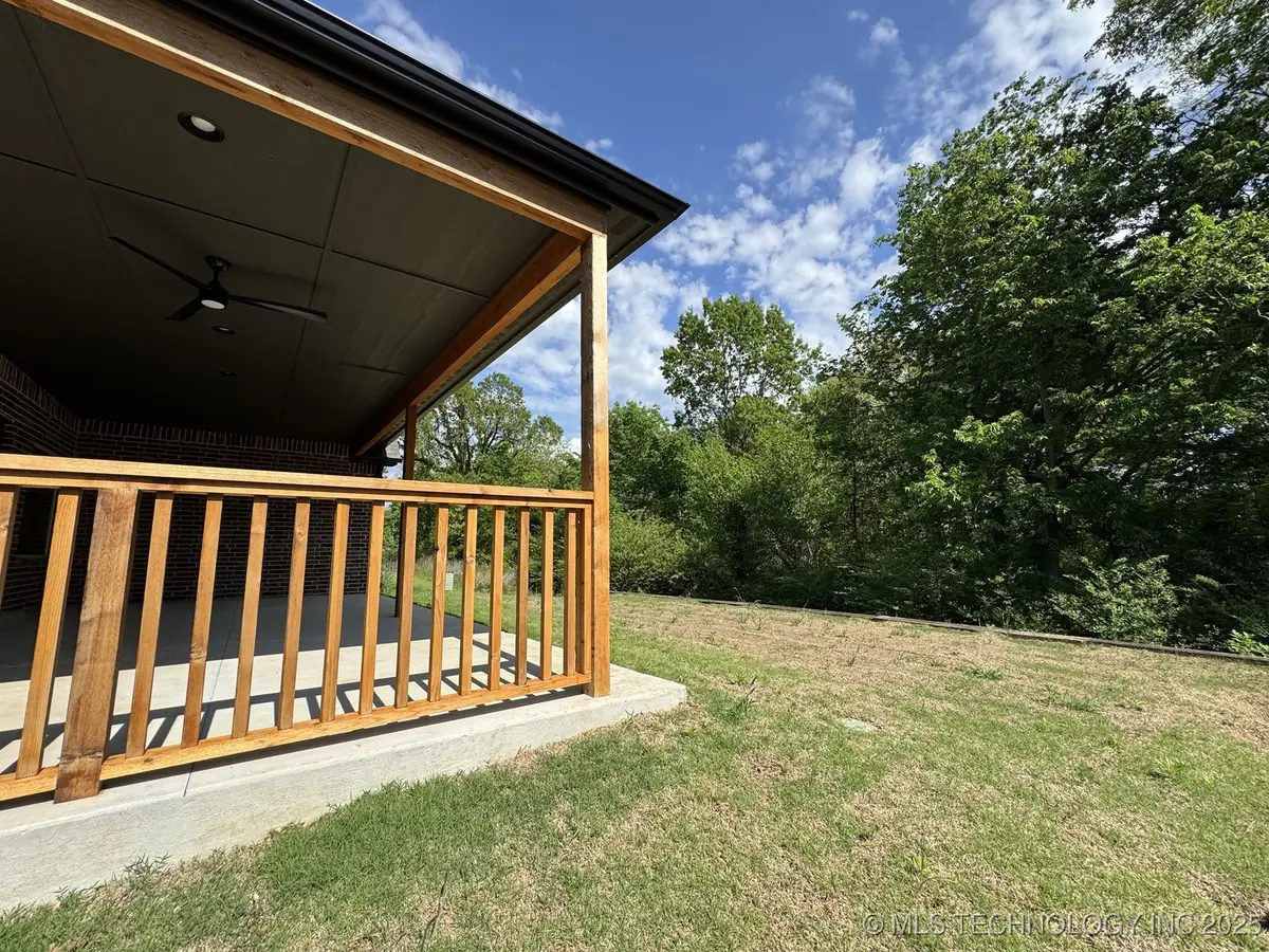 807 E Jacksonville Street, Broken Arrow, OK 74012 - Image #1