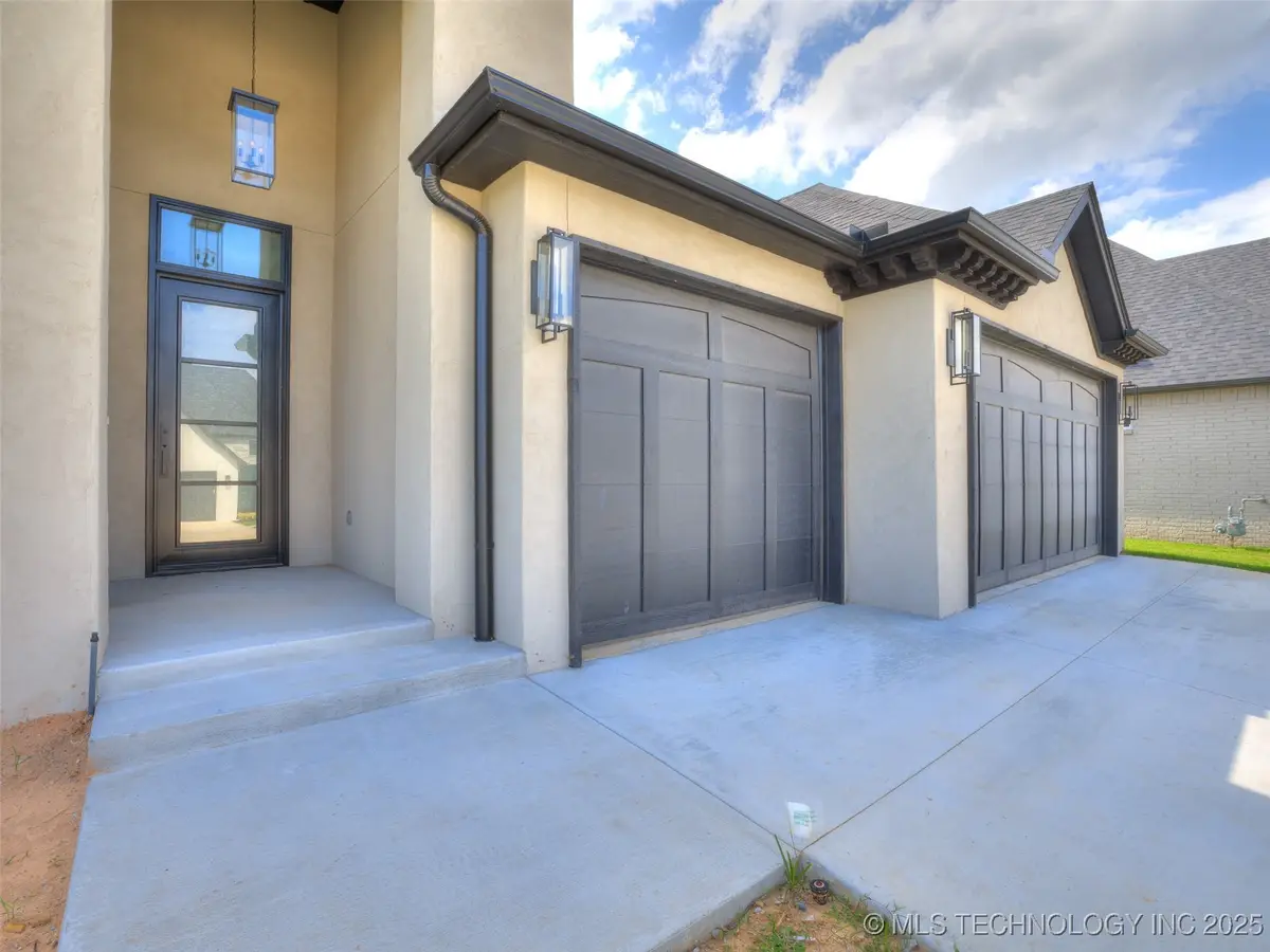 11264 S Fir Avenue W, Jenks, OK 74037 - Image #1