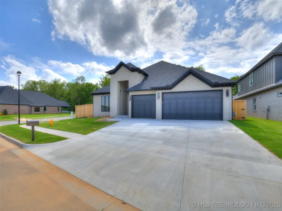 11264 S Fir Avenue W, Jenks, OK 74037 - Image #2