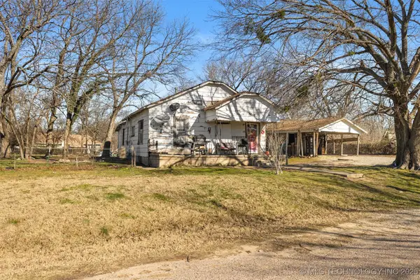 319 N East, Konawa, OK 74849
