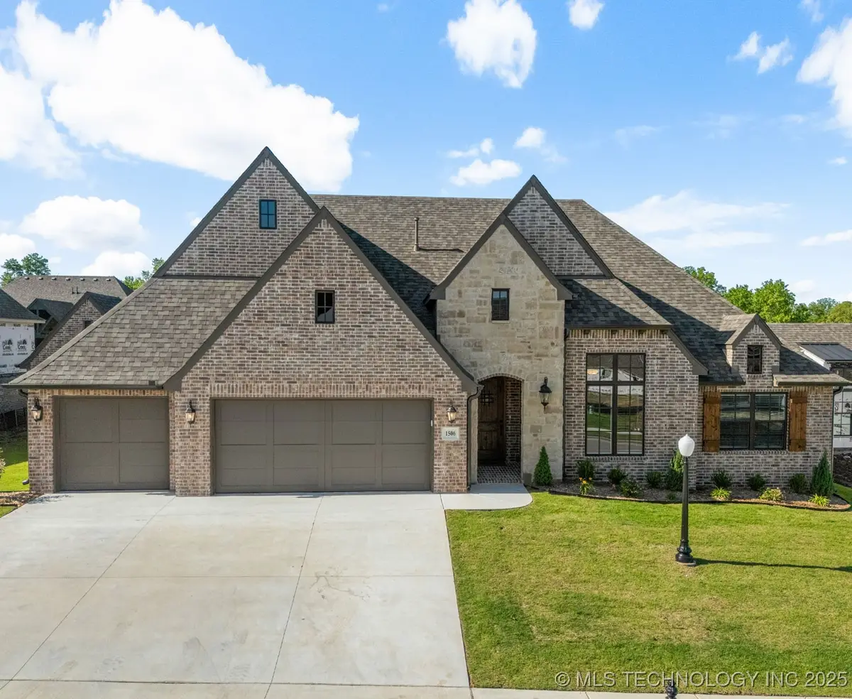 1506 Cedarwood Drive, Claremore, OK 74017 - Image #1